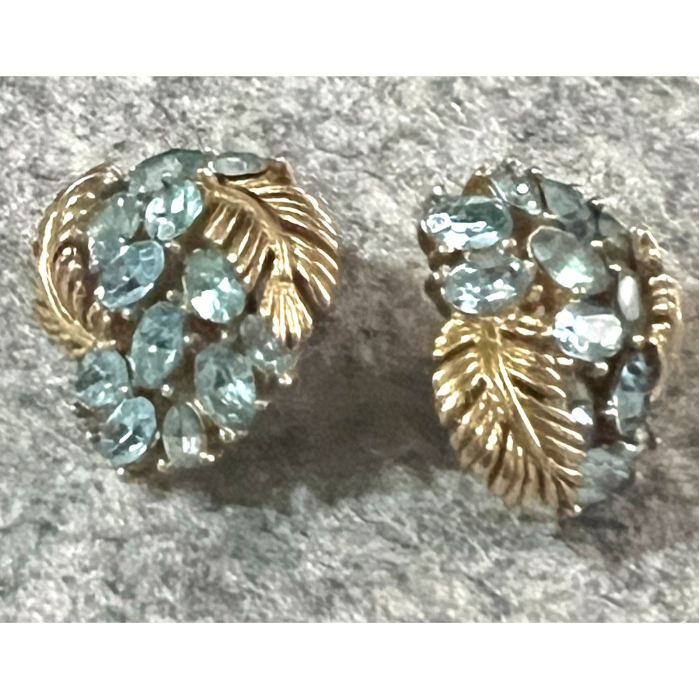 Vintage Crown Trifari blue rhinestone clip on earrings